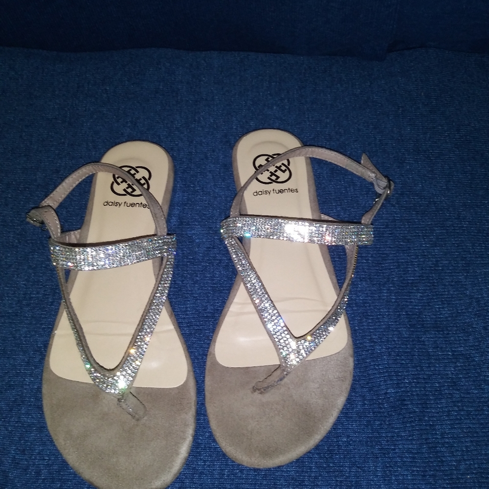 DAISY FUENTES dazzling rhinestone sandals Size 7